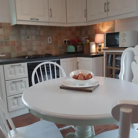 아파트 Lorna's Self Catering *