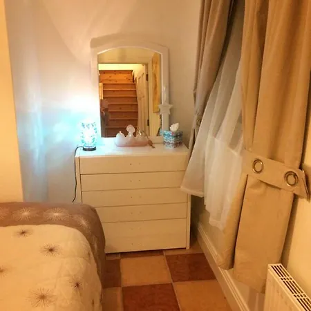 Lorna's Self Catering Apartment *